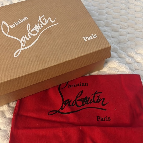 Authentic Christian Louboutin maroon heels - Picture 4 of 4